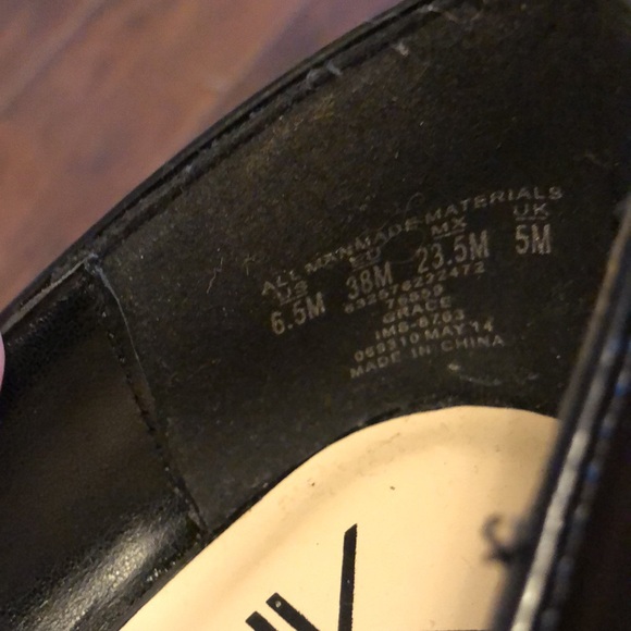 Women’s Kardashian Kollection Black Stilletto 4” Heels!! Size 6.5!! - Picture 6 of 6